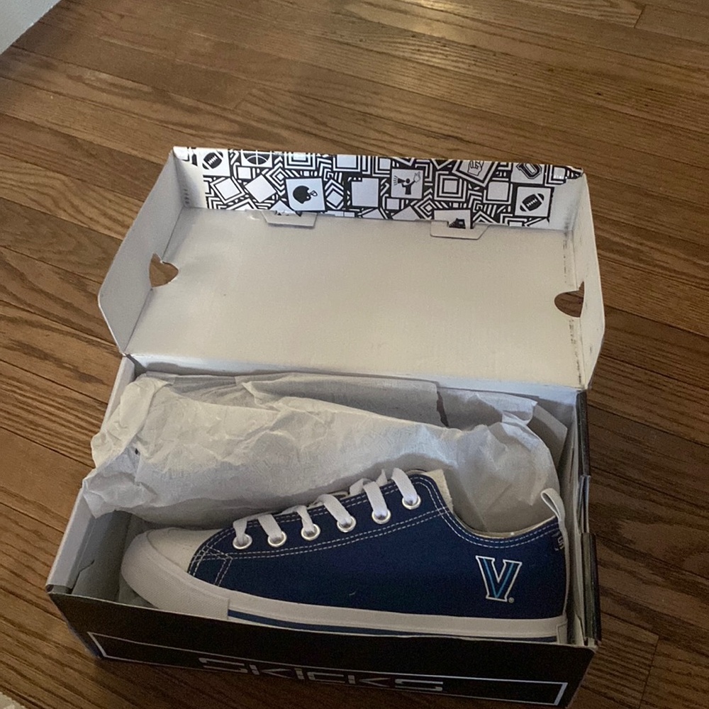 Villanova sneakers